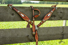 Load image into Gallery viewer, Red and White Tack Set