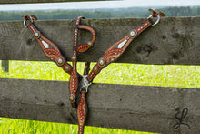 Load image into Gallery viewer, Red and White Tack Set