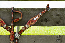 Load image into Gallery viewer, Red and White Tack Set