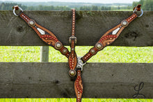 Load image into Gallery viewer, Red and White Tack Set